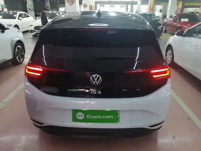 Volkswagen ID.3 — Фото автомобиля 3