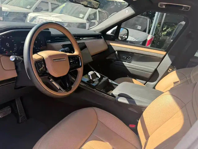 Land Rover Range Rover Sport — Фото автомобиля 9