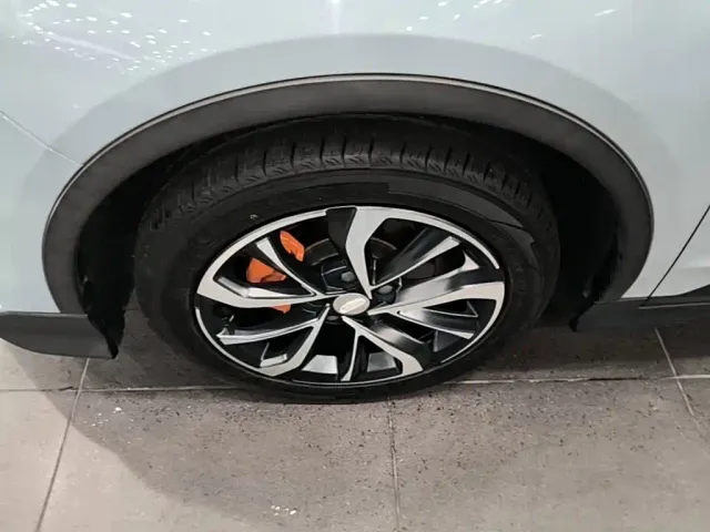 Geely Emgrand S — Фото автомобиля 22