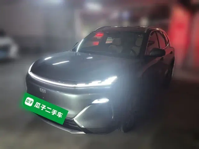 Фотография автомобиля — Geely Galaxy Starship 7 EM-i