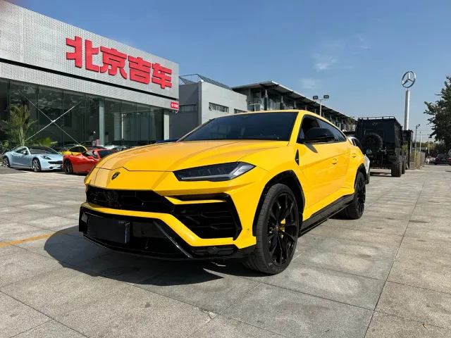 Фотография автомобиля — Lamborghini Urus