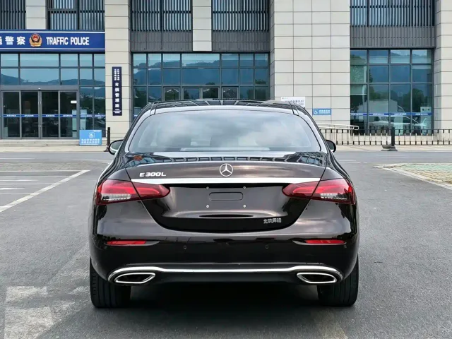 Mercedes-Benz E-Class — Фото автомобиля 9