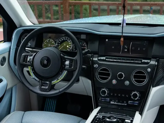 Rolls-Royce Cullinan — Фото автомобиля 13