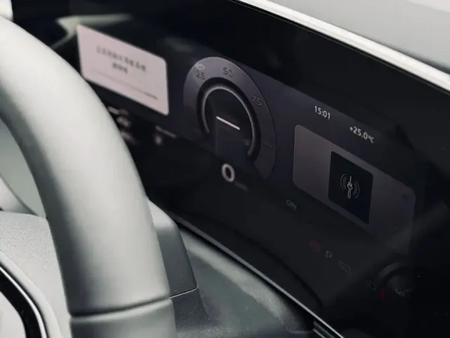Audi A6L e-tron — Фото автомобиля 9