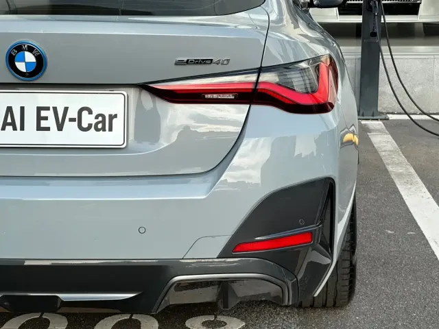 BMW i4 — Фото автомобиля 14