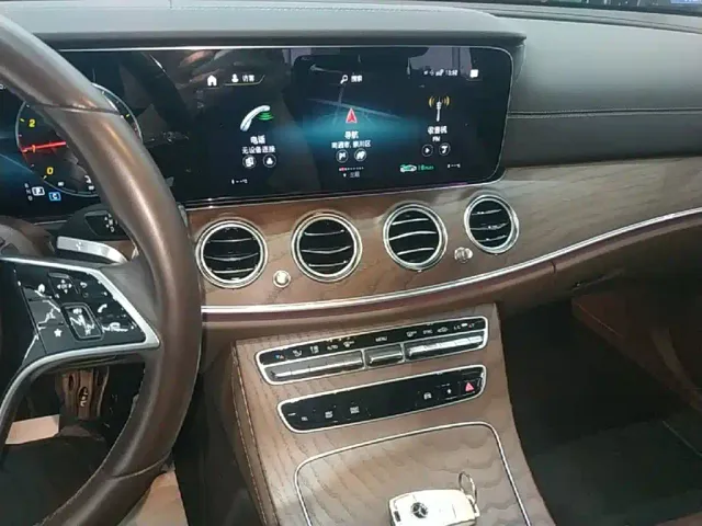 Mercedes-Benz E-Class — Фото автомобиля 12