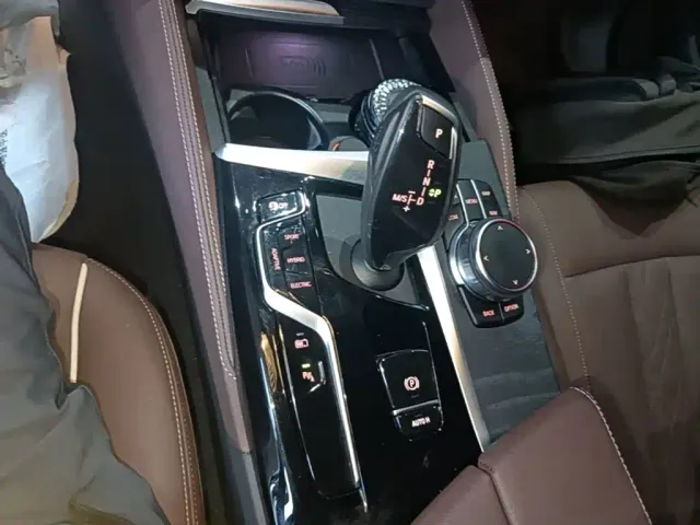 BMW 5 Series — Фото автомобиля 13