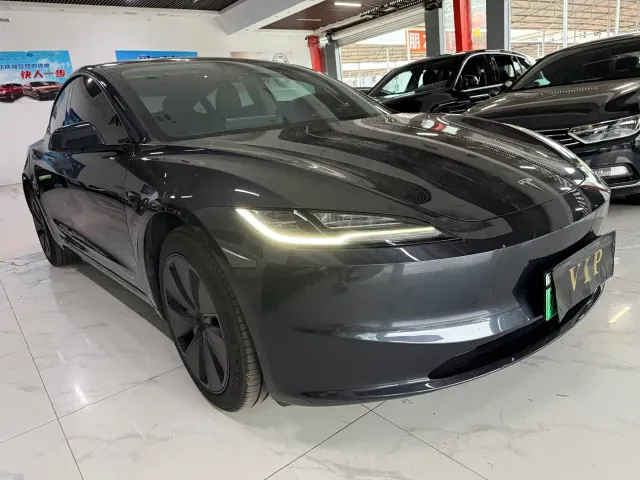 Tesla Model 3 — Фото автомобиля 3