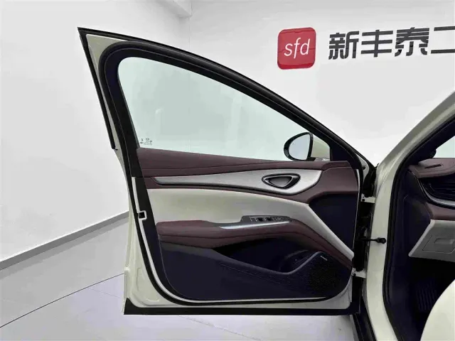 BYD Seal 07 DM-i — Фото автомобиля 8