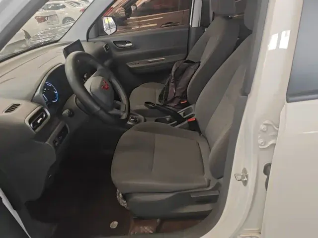 Wuling Hongguang — Фото автомобиля 10