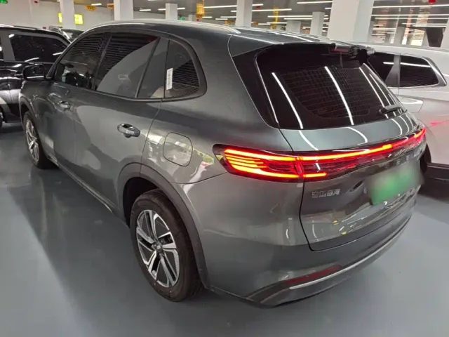 Geely Galaxy Starship 7 EM-i — Фото автомобиля 4