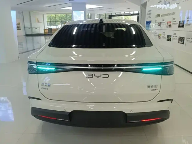 BYD Seal 07 DM-i — Фото автомобиля 5