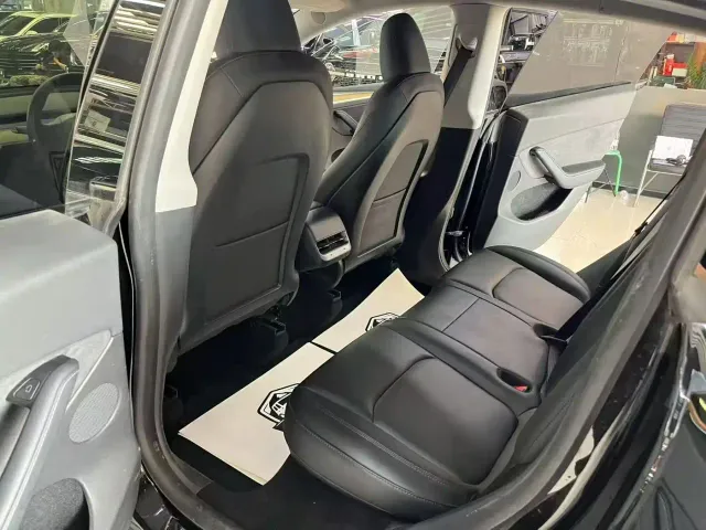 Tesla Model Y — Фото автомобиля 5