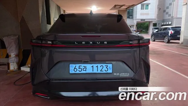 Lexus RZ — Фото автомобиля 4