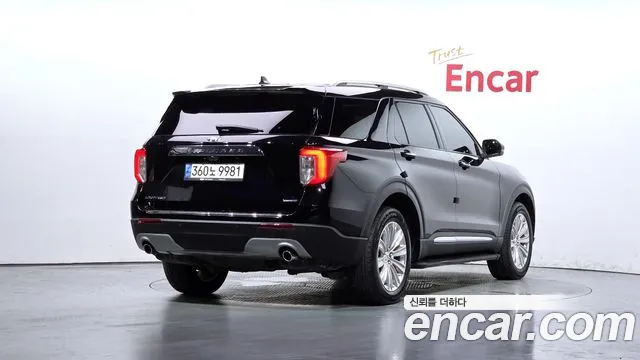 Ford Explorer — Фото автомобиля 2