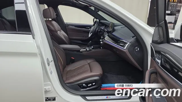 BMW 5 Series G30 — Фото автомобиля 16