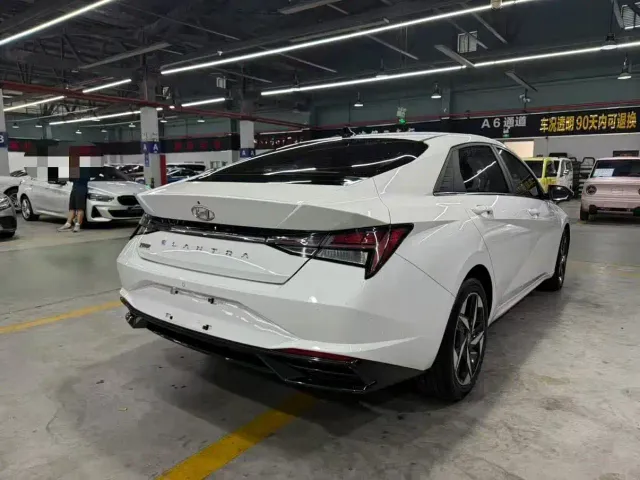 Hyundai Elantra — Фото автомобиля 9
