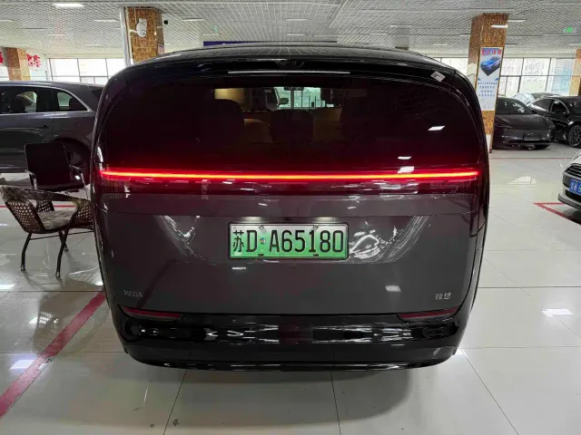 Li Auto MEGA — Фото автомобиля 9