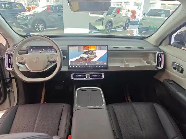 Leapmotor B10 — Фото автомобиля 7