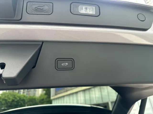 Volvo XC70 Plug-in Hybrid — Фото автомобиля 18