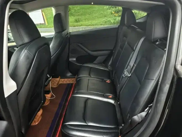 Tesla Model Y — Фото автомобиля 5
