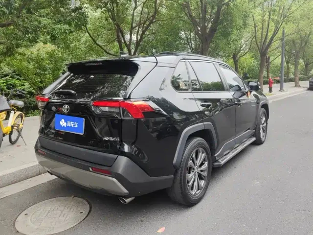 Toyota RAV4 — Фото автомобиля 3