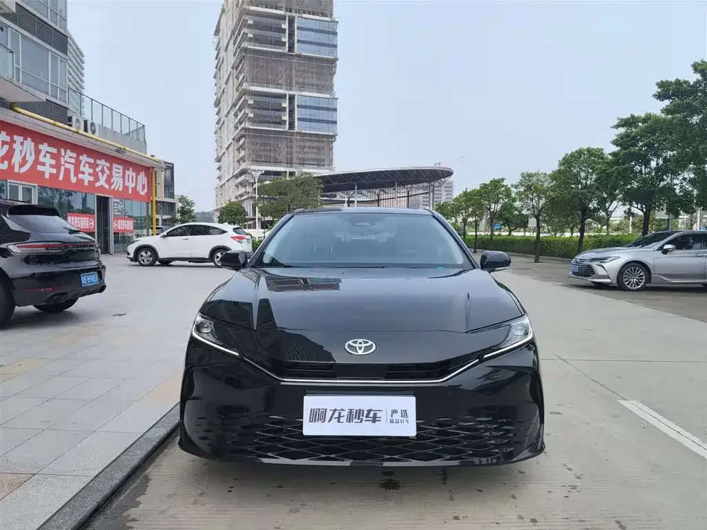 Toyota Camry 2026 2.0E Elite Edition — Фото автомобиля 2