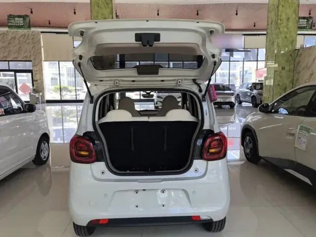 Wuling Motors Hongguang MINIEV 2025 4-Door Advanced — Фото автомобиля 18