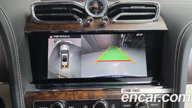 Bentley Bentayga Bentayga 4.0 V8 EWB Azure — Фото автомобиля 16
