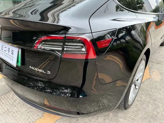 Tesla Model 3 — Фото автомобиля 18