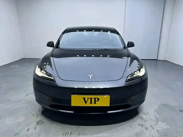 Tesla Model 3 — Фото автомобиля 5