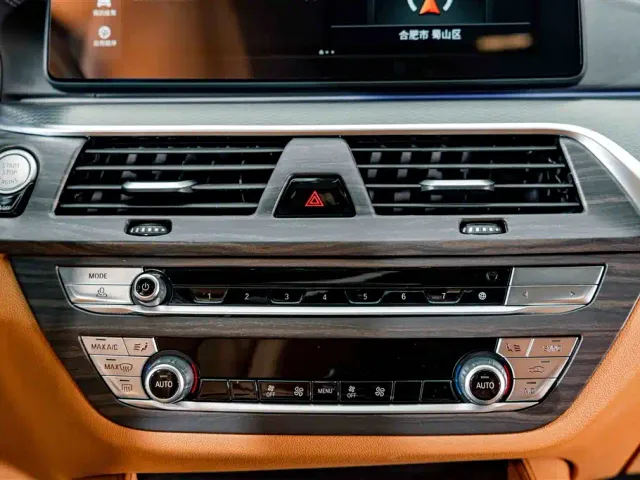 BMW 5 Series — Фото автомобиля 11