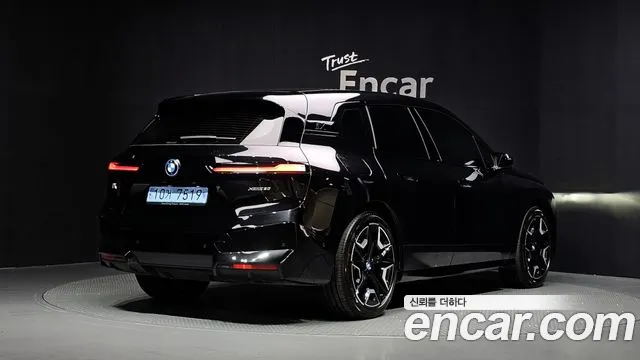 BMW iX — Фото автомобиля 2