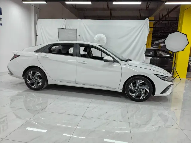 Hyundai Elantra — Фото автомобиля 5