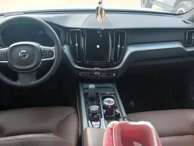 Volvo XC60 — Фото автомобиля 12