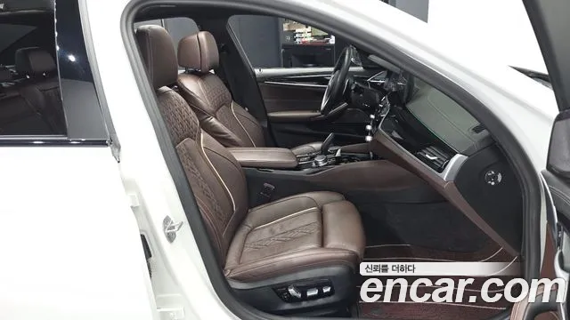 BMW 5 Series G30 — Фото автомобиля 17
