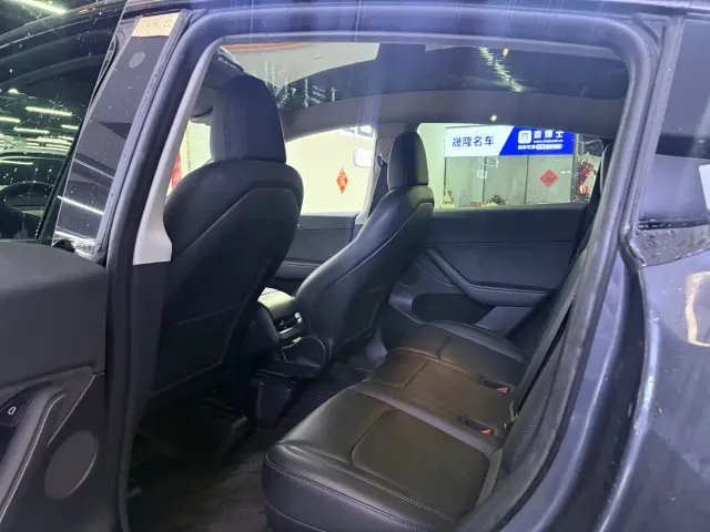 Tesla Model Y — Фото автомобиля 5