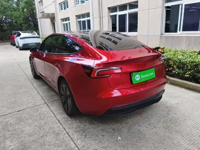 Tesla Model 3 — Фото автомобиля 4