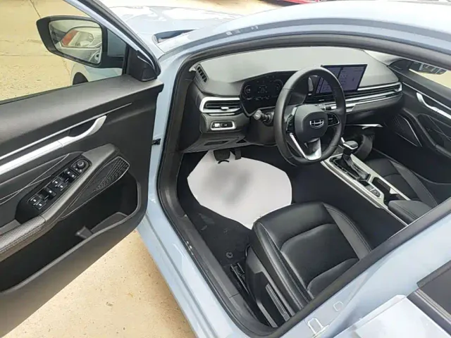 Geely Emgrand — Фото автомобиля 15