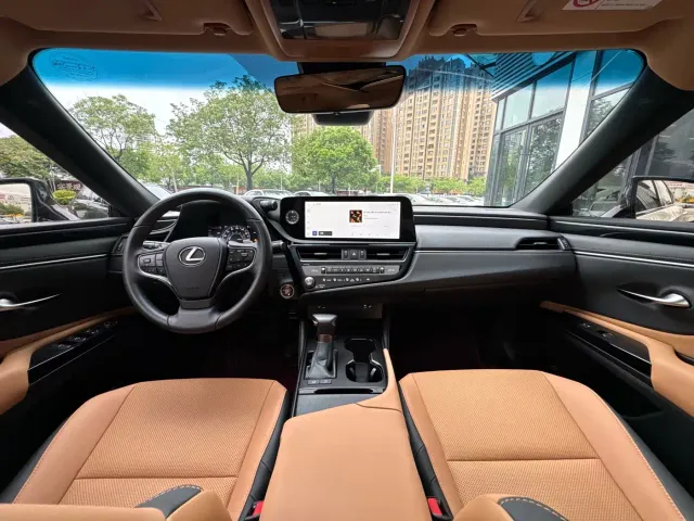 Lexus ES — Фото автомобиля 9