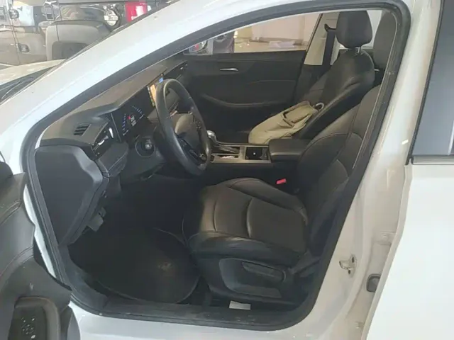 Roewe i5 — Фото автомобиля 14