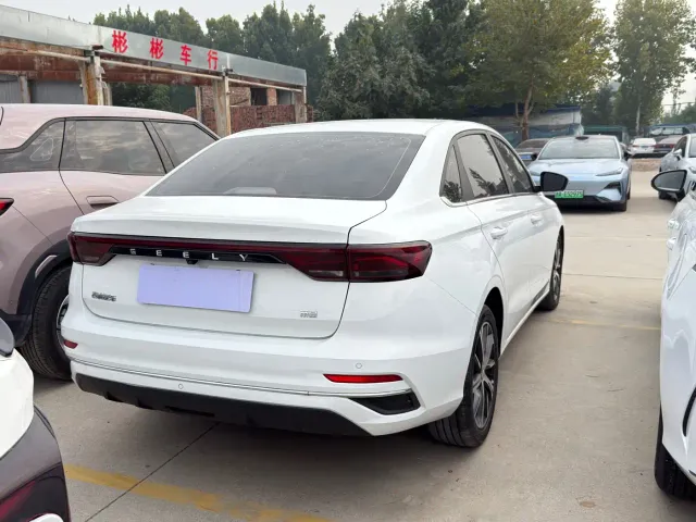 Geely Emgrand — Фото автомобиля 9