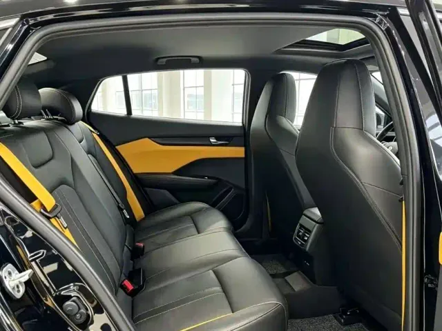 Dongfeng Yixuan — Фото автомобиля 6