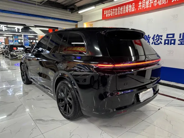 Li Auto L8 — Фото автомобиля 10