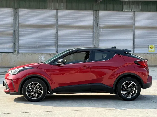 Toyota C-HR — Фото автомобиля 4