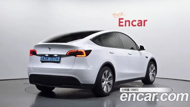 Tesla Model Y — Фото автомобиля 2