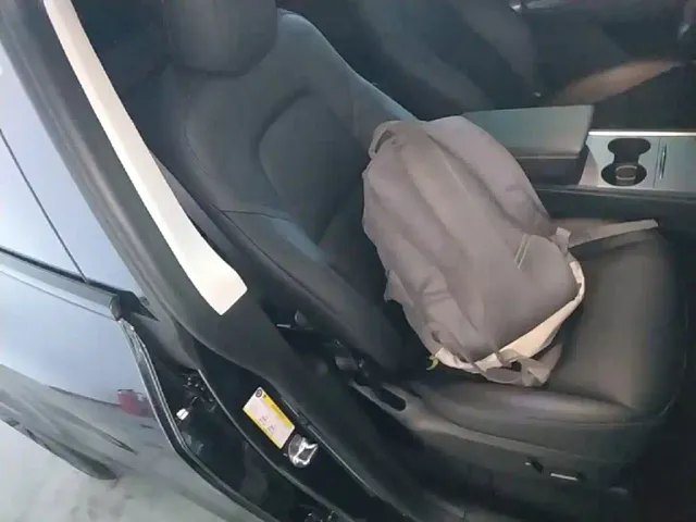 Tesla Model Y — Фото автомобиля 24