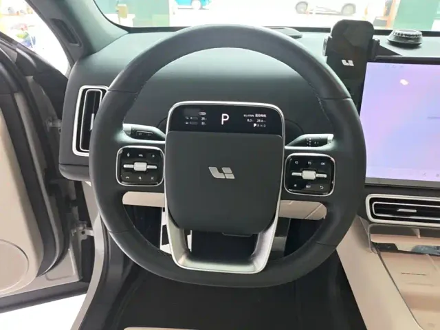 Li Auto L6 — Фото автомобиля 10