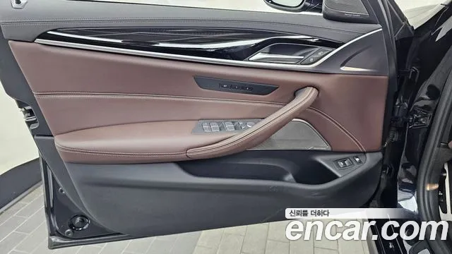 BMW 5-Series 5 серия (G30) — Фото автомобиля 24