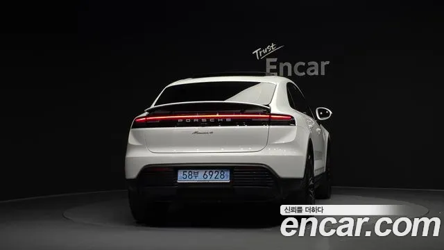 Porsche Macan — Фото автомобиля 4